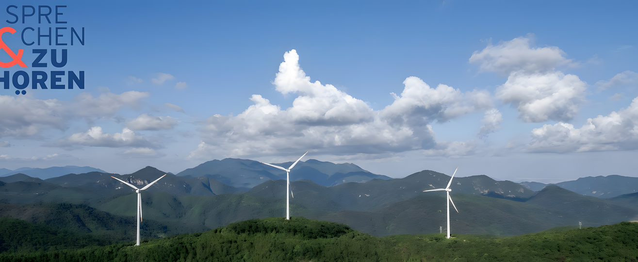 Eine Landschaft mit Windrädern